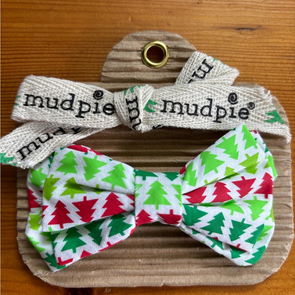 Mud Pie Green and Red Christmas Holiday Festive Bow Tie